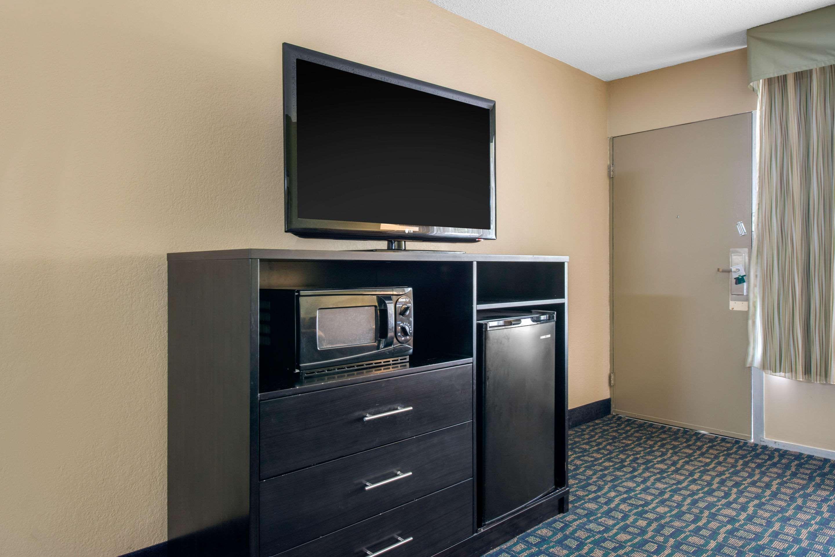 Quality Inn & Suites Brooksville I-75-Dade City Ridge Manor Exterior photo